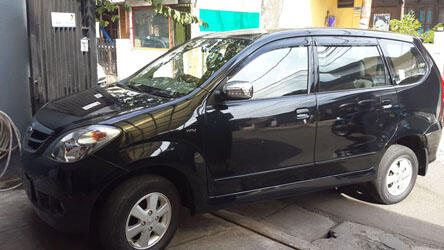 Toyota avanza G manual th 2011 warna hitam