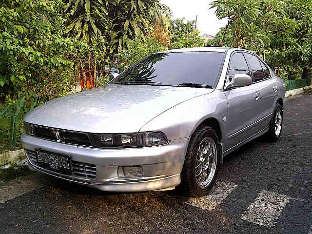 Mitsubishi Gallant A/T Silver th 2000 Metalik Kondisi bagus full orisinil