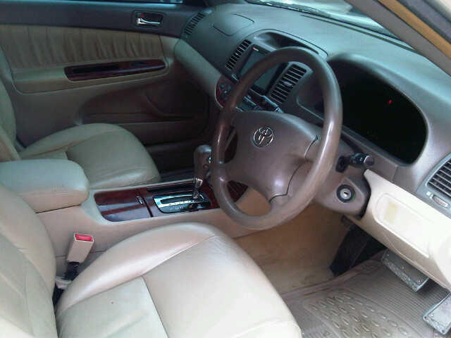 Toyota Camry 2.4G Silver Metalik Automatic Th.2003