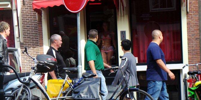 OMG ada akuarium maksiat di Red Light District