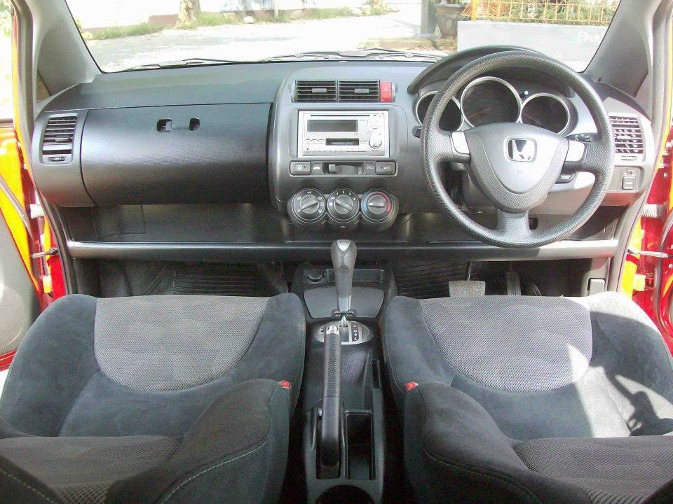 Honda Jazz VTech Sporty MMC AT 2006 (Istimewa)