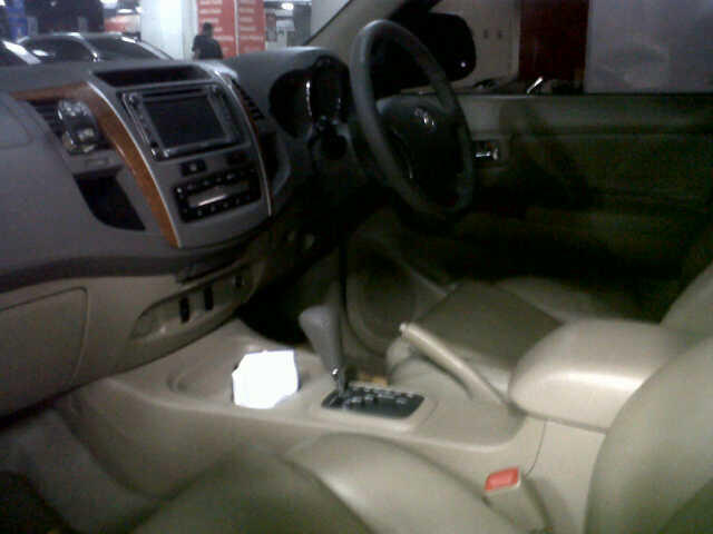 TOYOTA FORTUNER G LUX 2.7 AT 2010 BENSIN HITAM METALIK