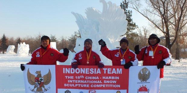 Tim Indonesia Raih Juara Kontes Pahat Salju di Sapporo, Jepang