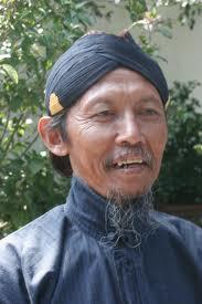 Mengenal Lebih Jauh Sosok Abdi Dalem