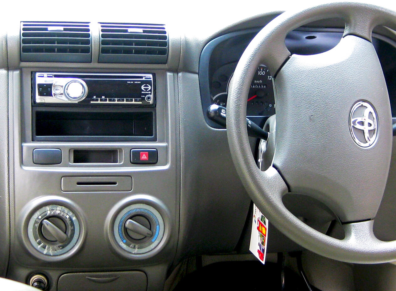 Toyota AVANZA 11 BLACK Mulus/ STNK P
