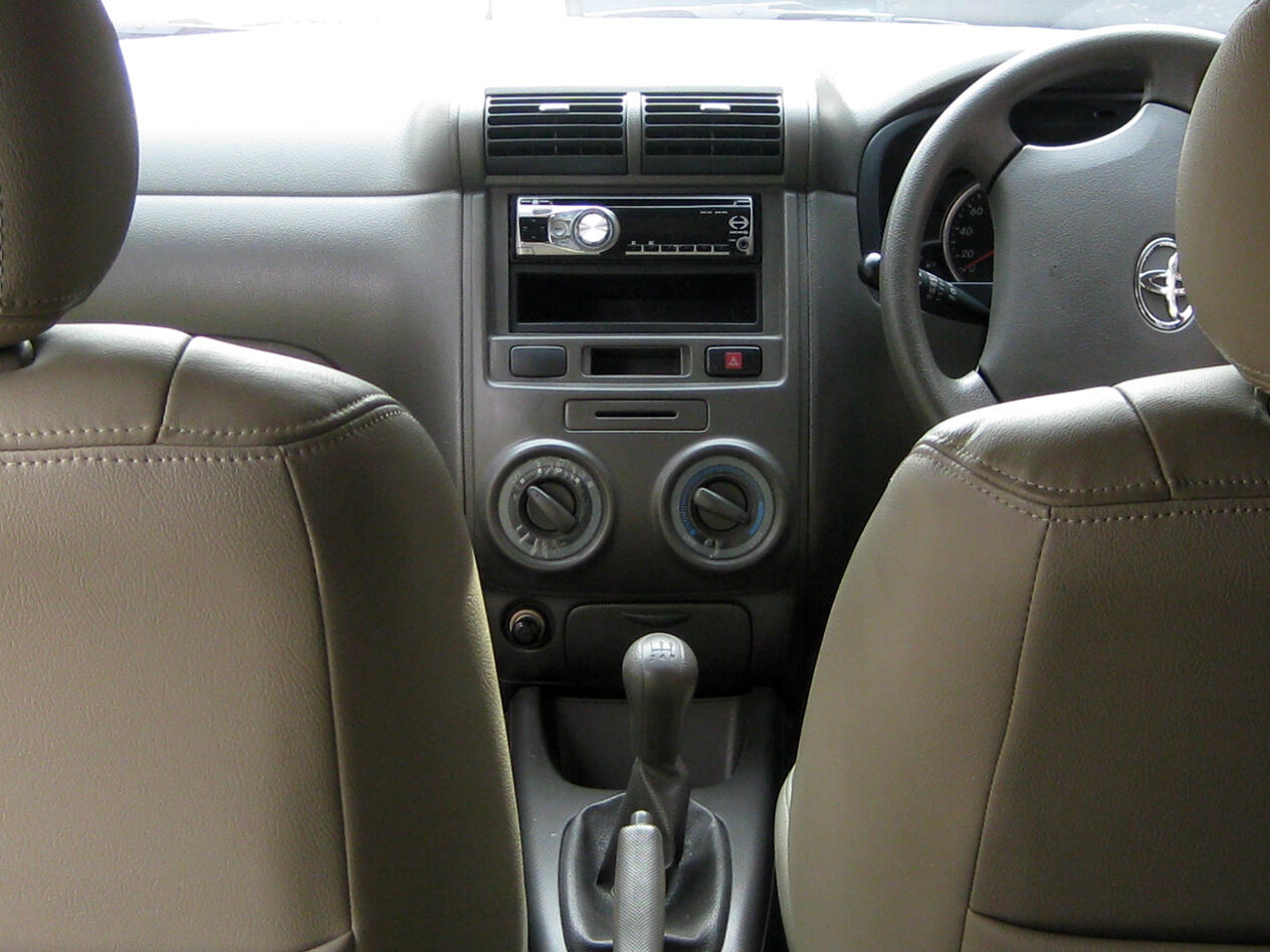Toyota AVANZA 11 BLACK Mulus/ STNK P