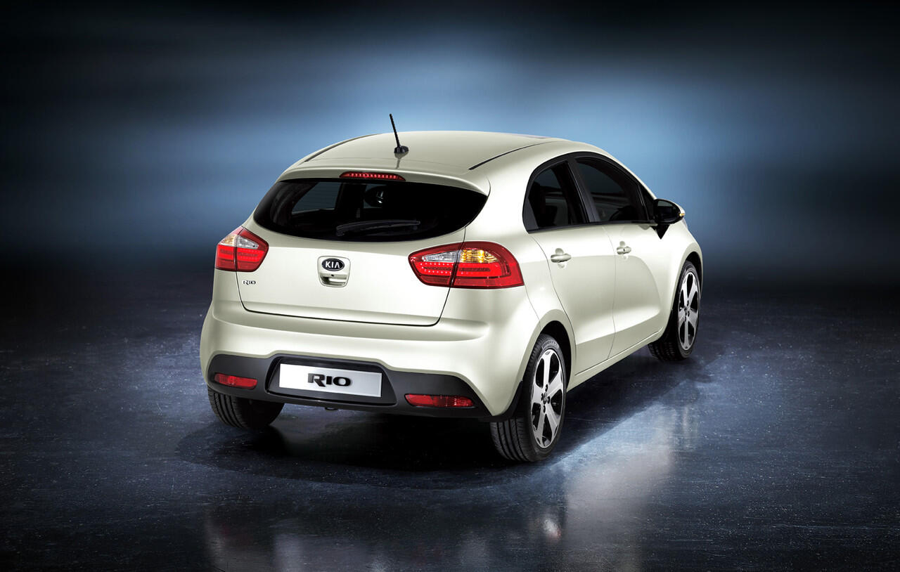 KIA RIO Hatch Back 1400cc , Kenyamanan Boleh Di adu...