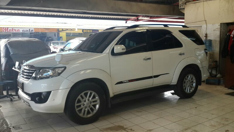 Toyota Fortuner 2011 GAT TRD Matic putih muluss