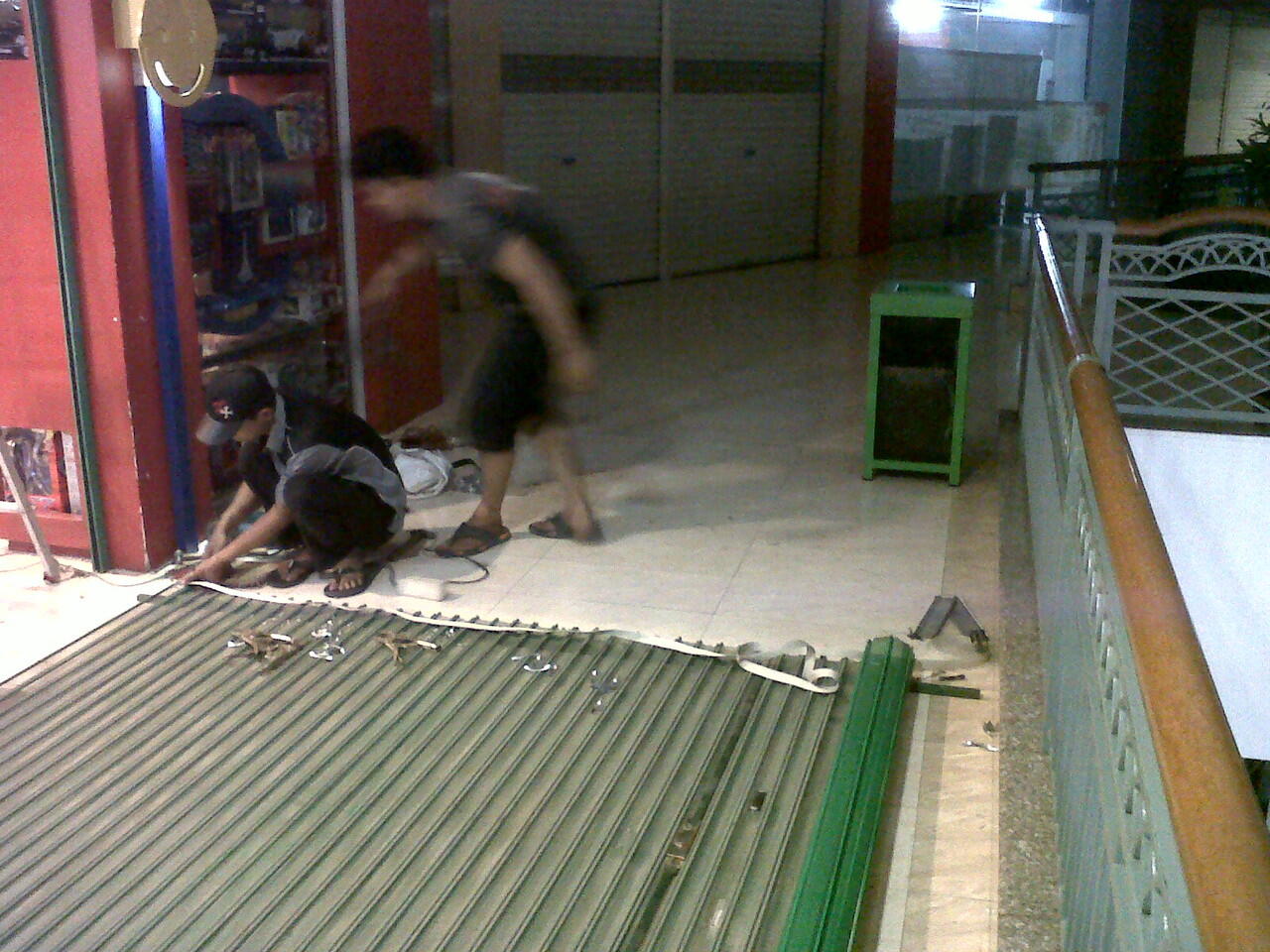 jasa pasang rooling dorr & etalase bandung