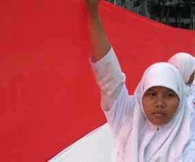 Siswa Sekolah Diwajibkan Memakai Badge Merah Putih di Seragamnya