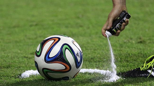 Ini dia, &quot;Semprotan&quot; yang dipake sama wasit World Cup 2014
