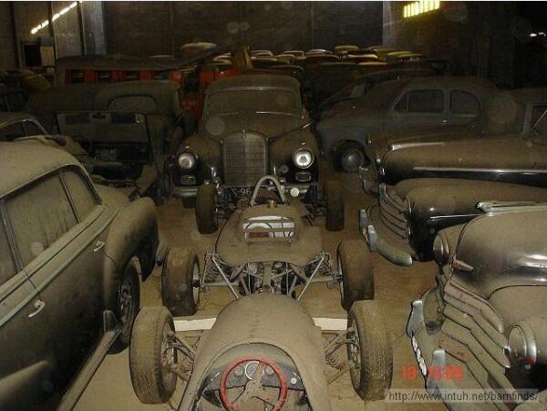 Timbunan mobil antik