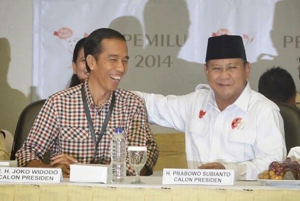 Prabowo Cium Pipi Mantan Istri &amp; Anak di Jeda Sesi III Debat (MUNAFIK PALSUU!)