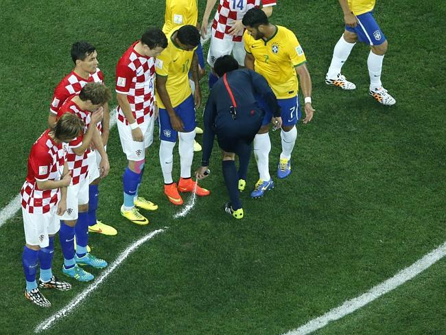 Ini dia, &quot;Semprotan&quot; yang dipake sama wasit World Cup 2014