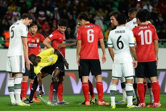 Ini dia, &quot;Semprotan&quot; yang dipake sama wasit World Cup 2014