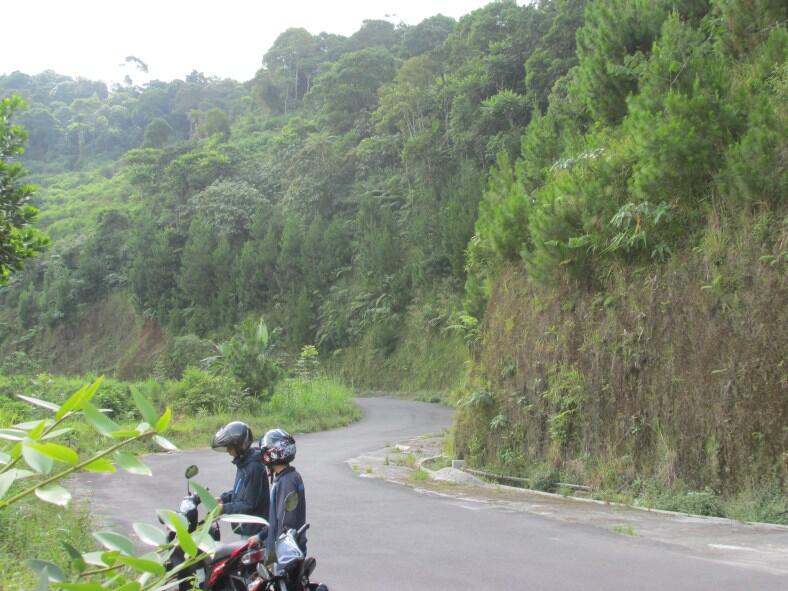 Wisata di Air Terjun Dolo