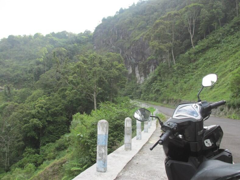 Wisata di Air Terjun Dolo