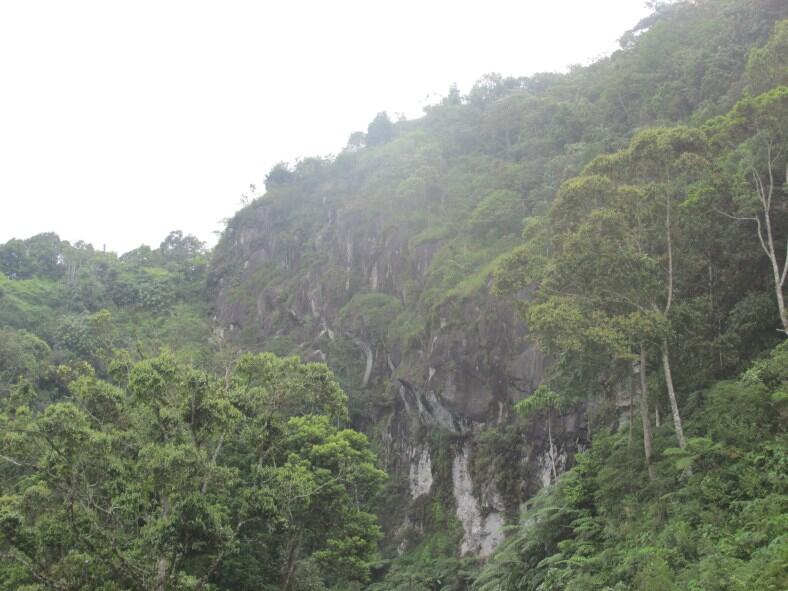 Wisata di Air Terjun Dolo