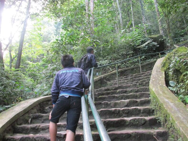 Wisata di Air Terjun Dolo