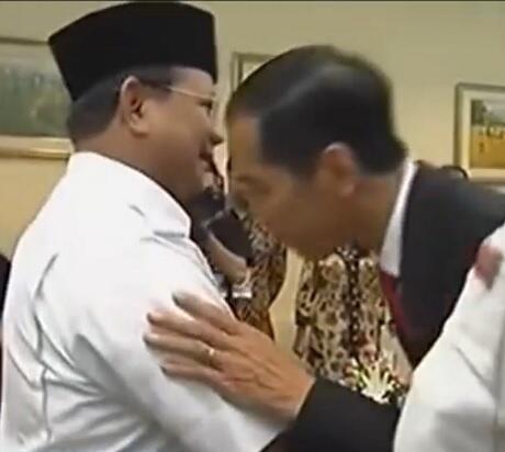Di Ruang Tertutup, Prabowo Menolak Ajakan 'Cipika Cipiki' Jokowi.