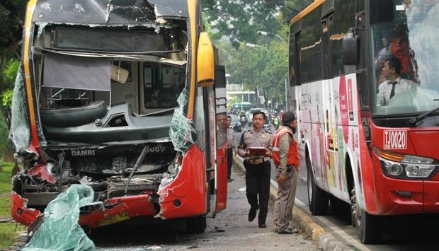 &#91;KONFIRMASI&#93;Tabrakan 2 Transjakarta akibat sopir ngantuk nonton Piala Dunia