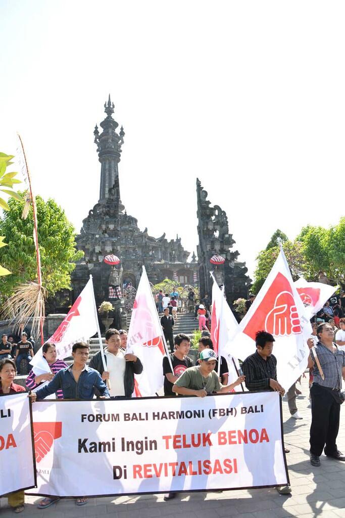 demonstran minta pembatalan prepres no.51/2014 ,tentang reklamasi teluk benua depan k