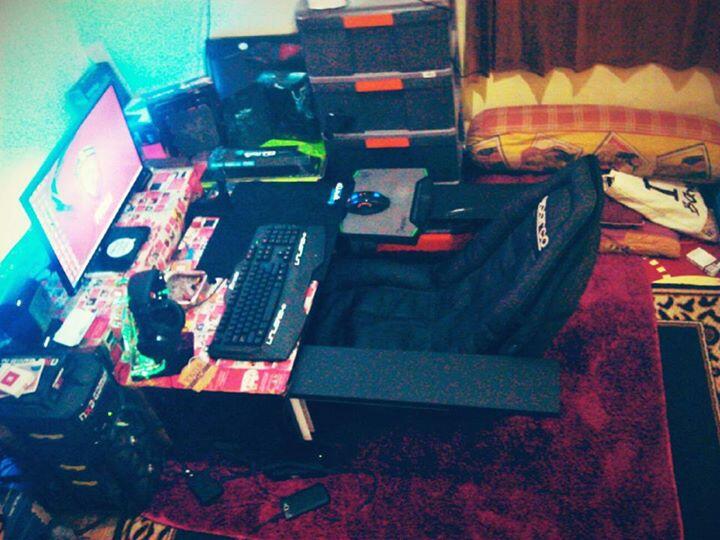 ROOM PC GAMING nih guys. yg mau SHARE Please PC GAMING yah :)