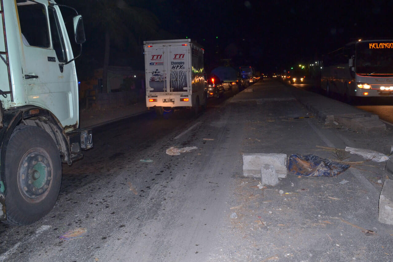 Proyek perbaikan/pembangunan jalan yang membahayakan 