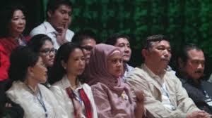 &#91;Woo&#93;Debat Capres Istri Jokowi Berhijab, Marissa Haque: Mendadak Jilbab Politik?
