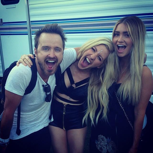 MENGENAL SI CANTIK BERSUARA NYARING ELLIE GOULDING