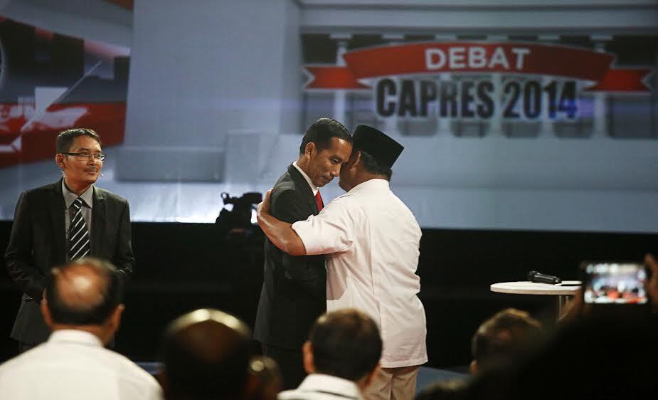 Kenapa Prabowo &quot;tolak&quot; Cipika-cipiki Jokowi? Seharus Jokowi Cium tangan Prabowo!