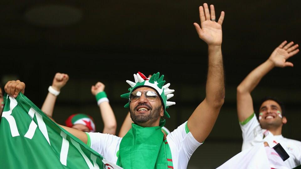 Berbagai Aksi &amp; Ekspresi &quot;Gila&quot; Para Supporter di Piala Dunia Brazil 2014 (Best Pict)