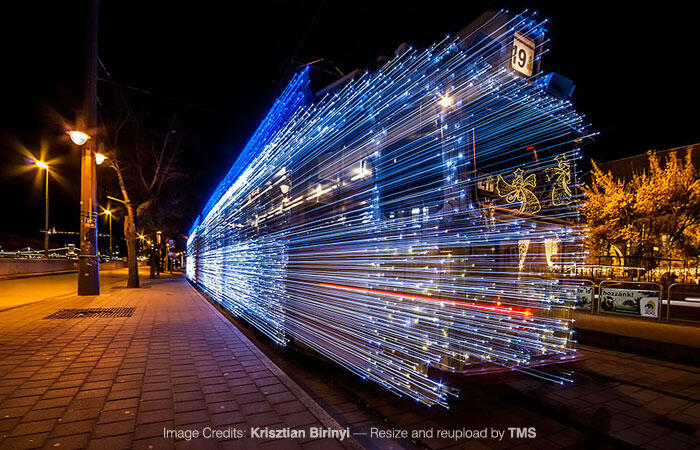 Kerennya Foto Long Exposure Kereta Tram 'Mesin Waktu 30.000 LED' Dari Budapest &#91;HOT&#93;