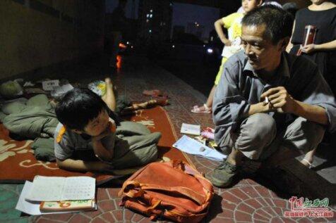 Dibuang, bayi manis ini dirawat tunawisma