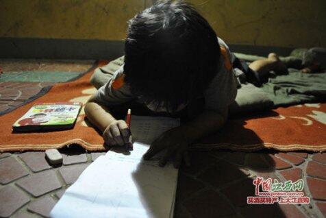 Dibuang, bayi manis ini dirawat tunawisma