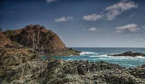 Pantai di Lombok NTB Di Kelilingi Batu Ukiran Alami