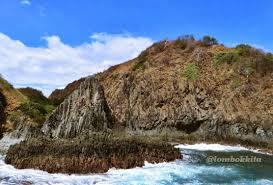 Pantai di Lombok NTB Di Kelilingi Batu Ukiran Alami