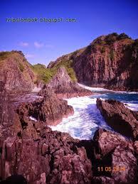 Pantai di Lombok NTB Di Kelilingi Batu Ukiran Alami