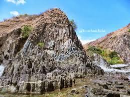 Pantai di Lombok NTB Di Kelilingi Batu Ukiran Alami