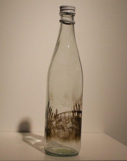 Lukisan dalam botol dengan cara yang diluar imaginasi kita, luar biasa!