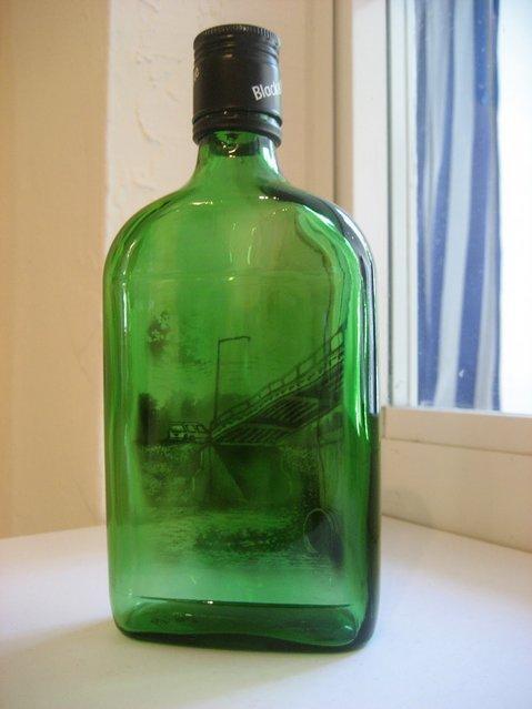 Lukisan dalam botol dengan cara yang diluar imaginasi kita, luar biasa!