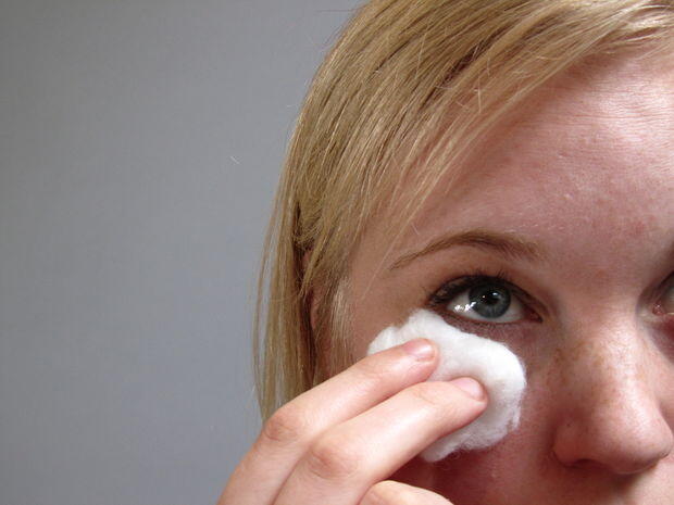 11 PENGGUNAAN BABY OIL YANG TIDAK BIASA