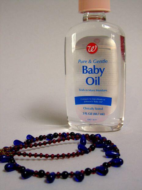 11 PENGGUNAAN BABY OIL YANG TIDAK BIASA