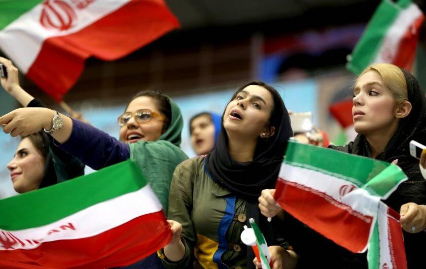 Lepas Jilbab Saat Nonton Piala Dunia, Perempuan Iran Dikecam