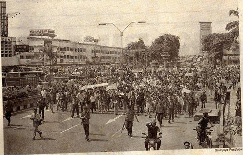 KAMI MENOLAK LUPA. TRAGEDI MEI 1998 !!!!