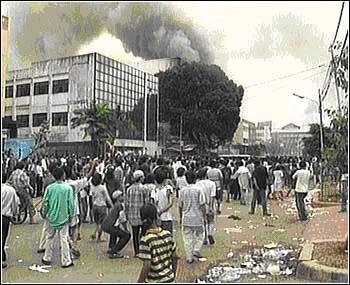 KAMI MENOLAK LUPA. TRAGEDI MEI 1998 !!!!