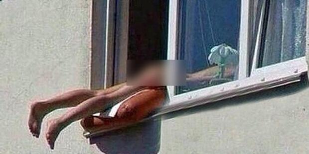 Jalan Macet Gara-Gara Wanita Berjemur Sambil Telanjang