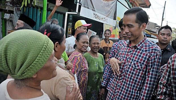 Nenek Kirah Berlinang Air Mata Menatap Jokowi