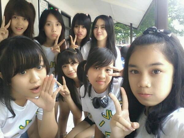 JKT48 ada saingan!! nama idol group saingin nya adalah FLEURS MERON gan!