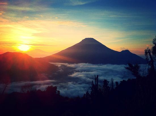 5 Tempat Menikmati Sunrise Terbaik di Indonesia